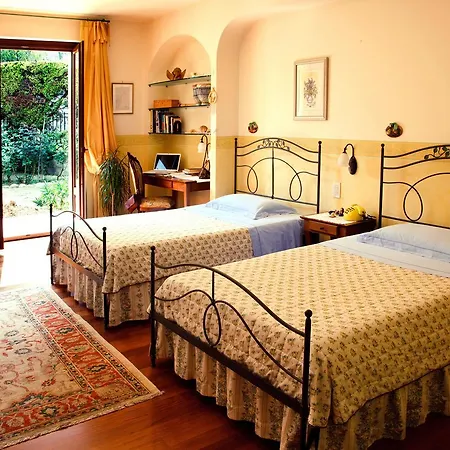 Ai Quattro Ulivi Bed and Breakfast 4*